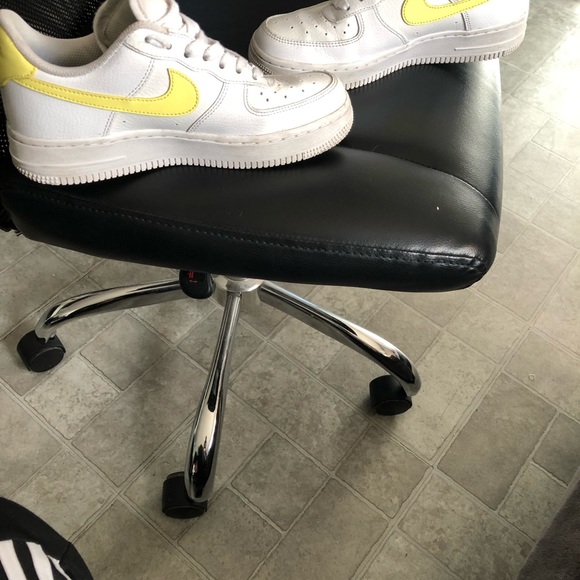 Nike Air Force 1 youth size - Picture 3 of 12